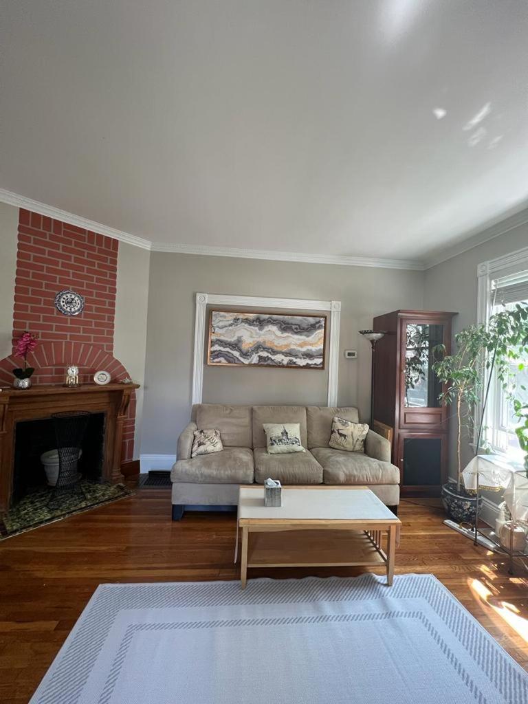 Private In A Grand House Privatunterkunft Boston